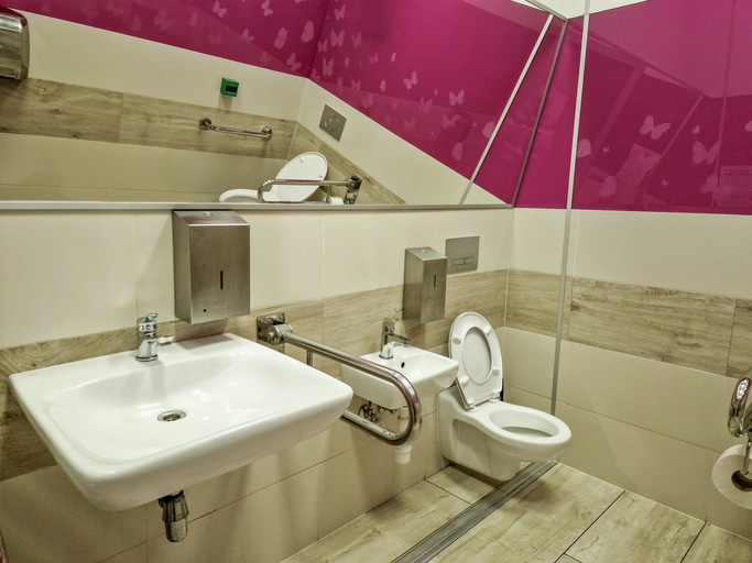 עיצוב חדרי שירותים קטנים